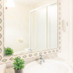 Espejo de cuarto de baño blanco