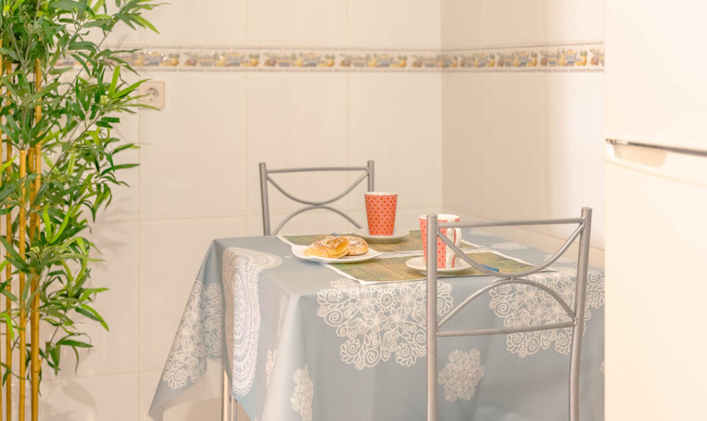 Apartamento cuarto derecha - Desayuno tazas