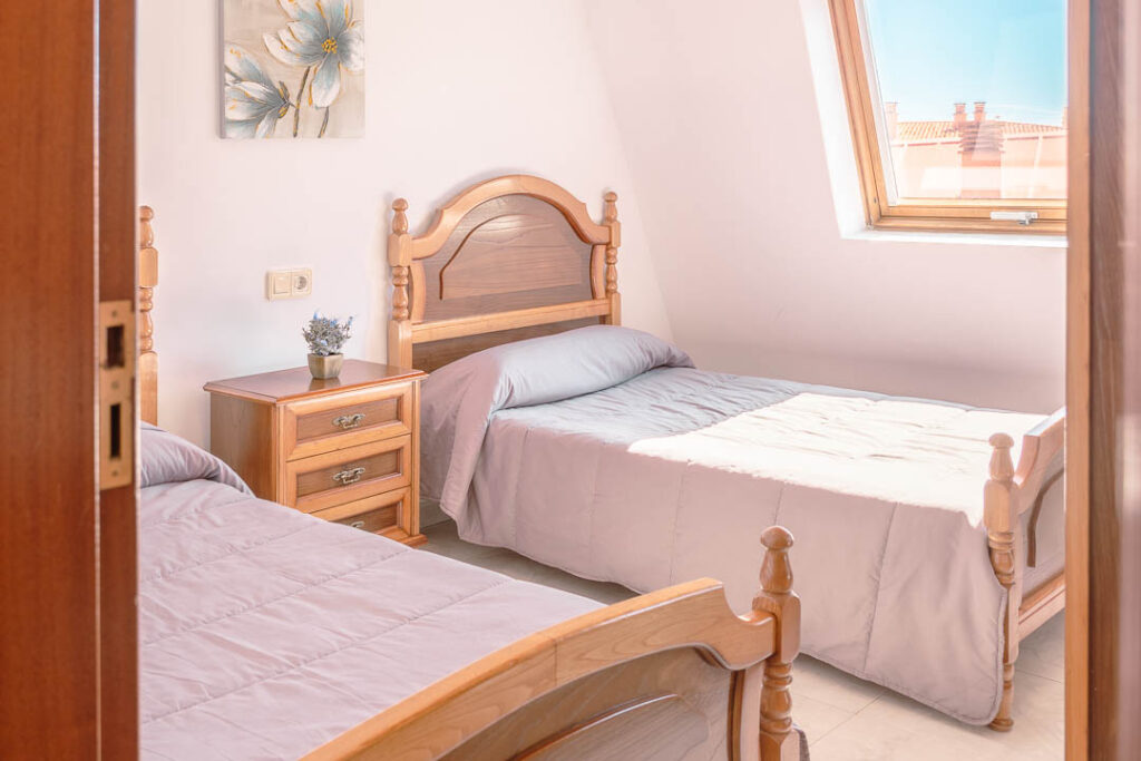 Apartamento cuarto derecha - Gemelas atico