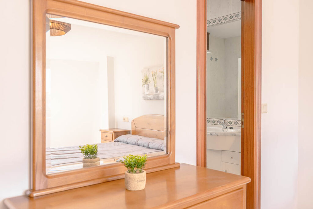 Apartamento cuarto derecha - Cómoda