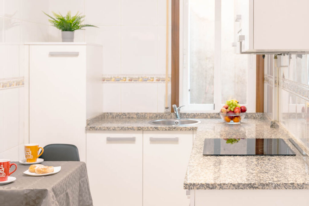 Apartamento cuarto izquierda - Cocina