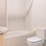 Apartamento cuarto izquierda - Baño