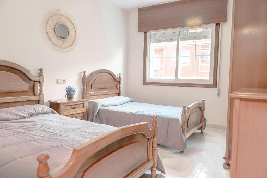 Camas gemelas en habitación