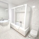 Cuarto de baño blanco